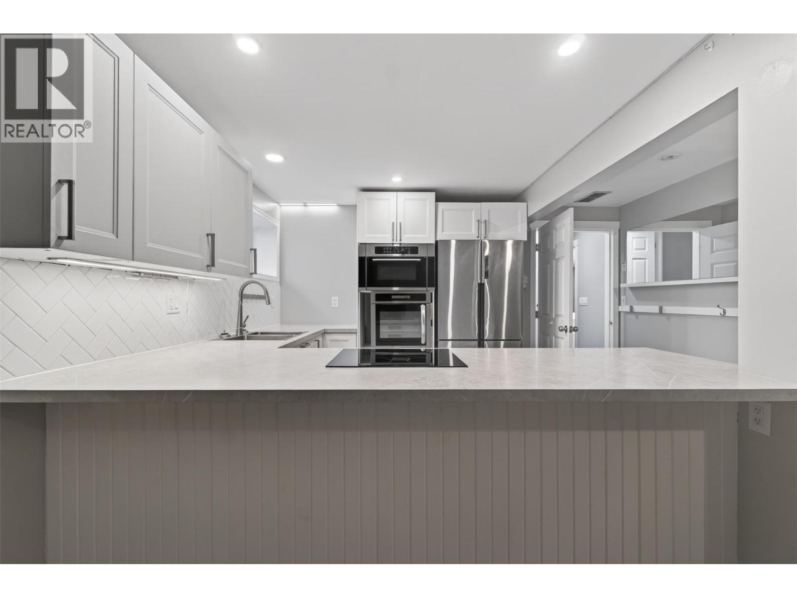 1453 OKANAGAN AVENUE NE - 40