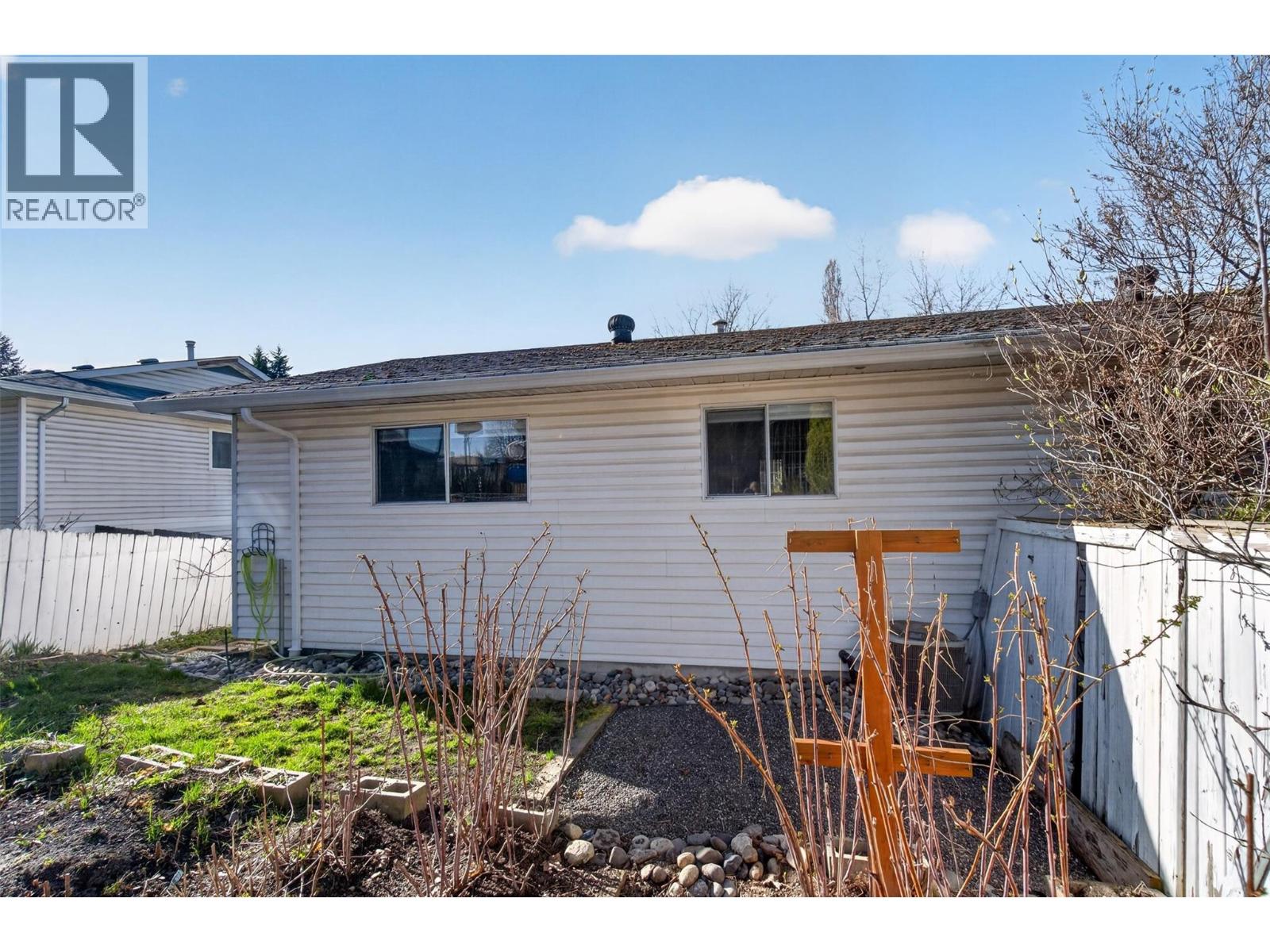 1453 OKANAGAN AVENUE NE - 64