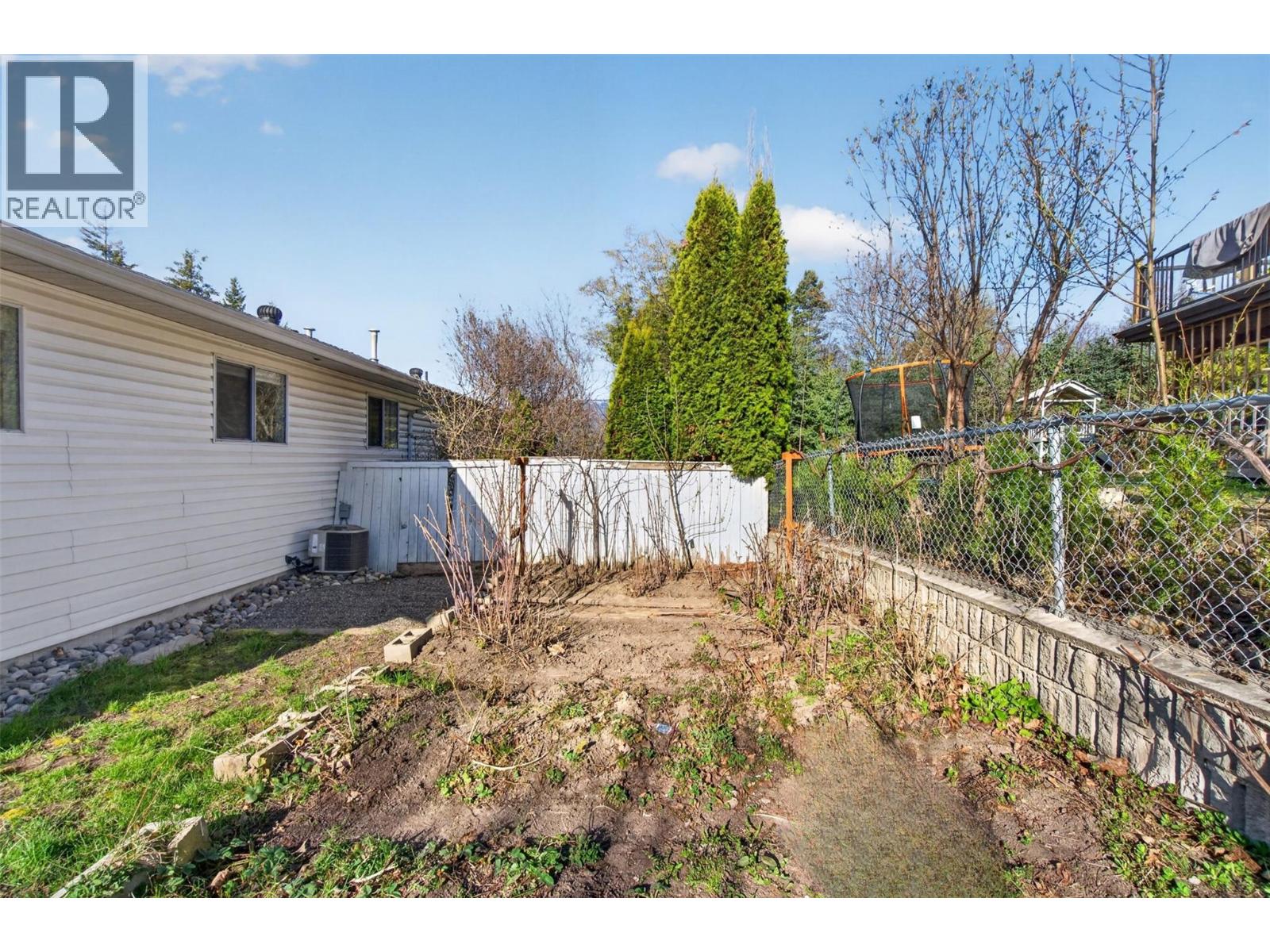 1453 OKANAGAN AVENUE NE - 67