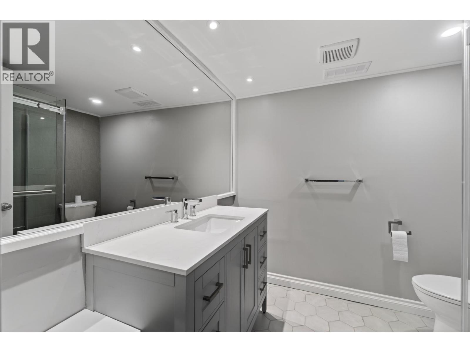 1453 OKANAGAN AVENUE NE - 43