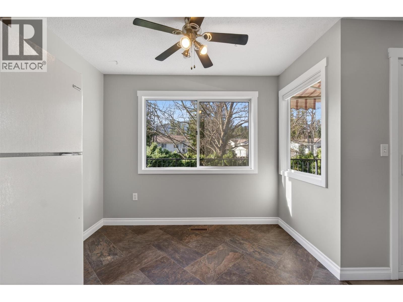 1453 OKANAGAN AVENUE NE - 28