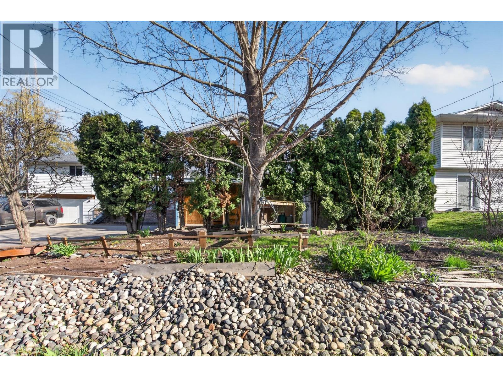 1453 OKANAGAN AVENUE NE - 76