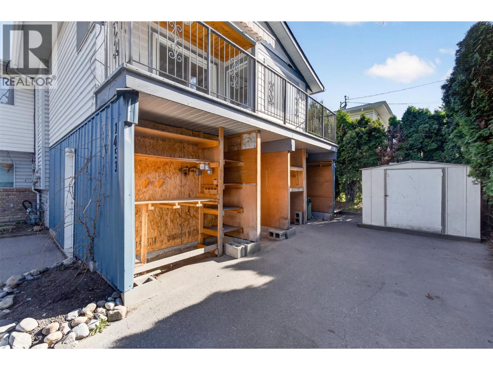 1453 OKANAGAN AVENUE NE - 70