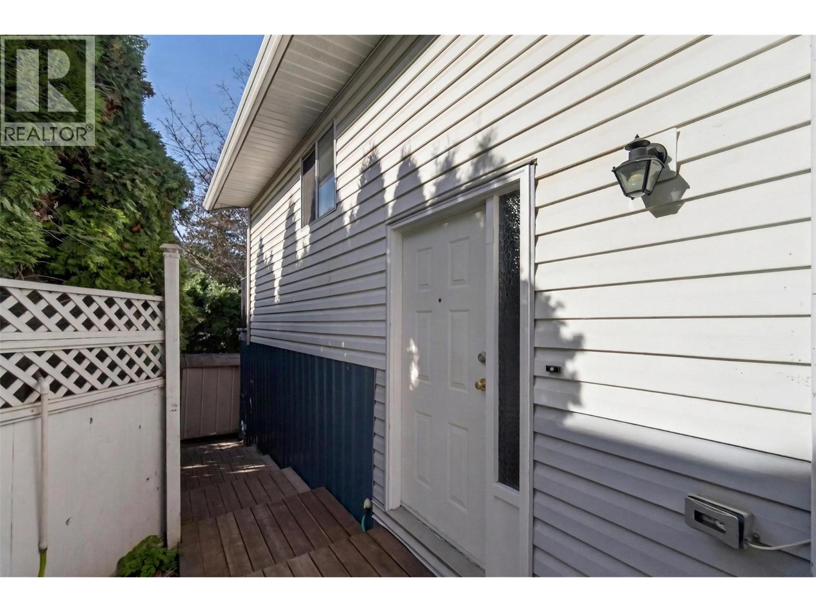 1453 OKANAGAN AVENUE NE - 68