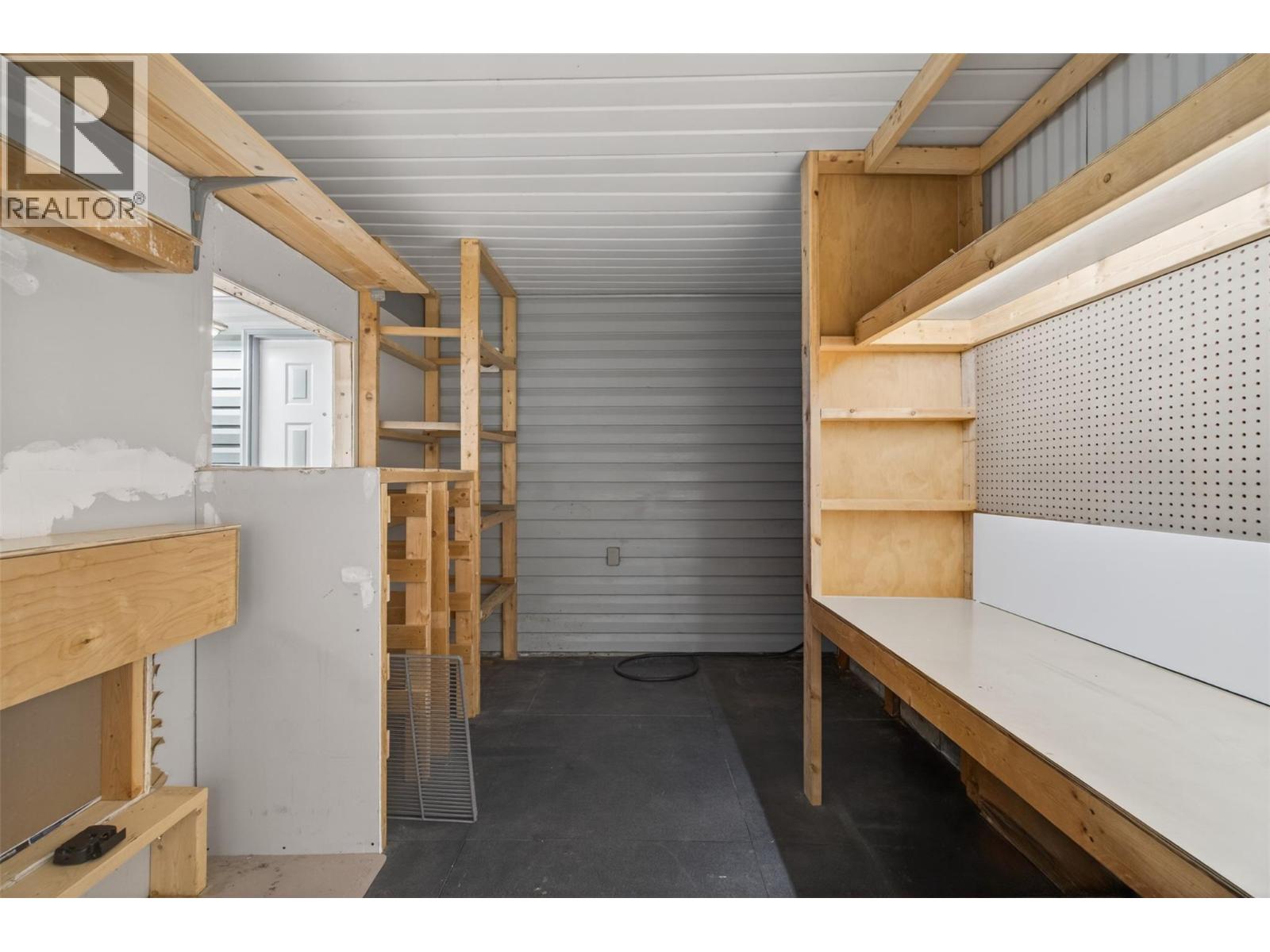 1453 OKANAGAN AVENUE NE - 49