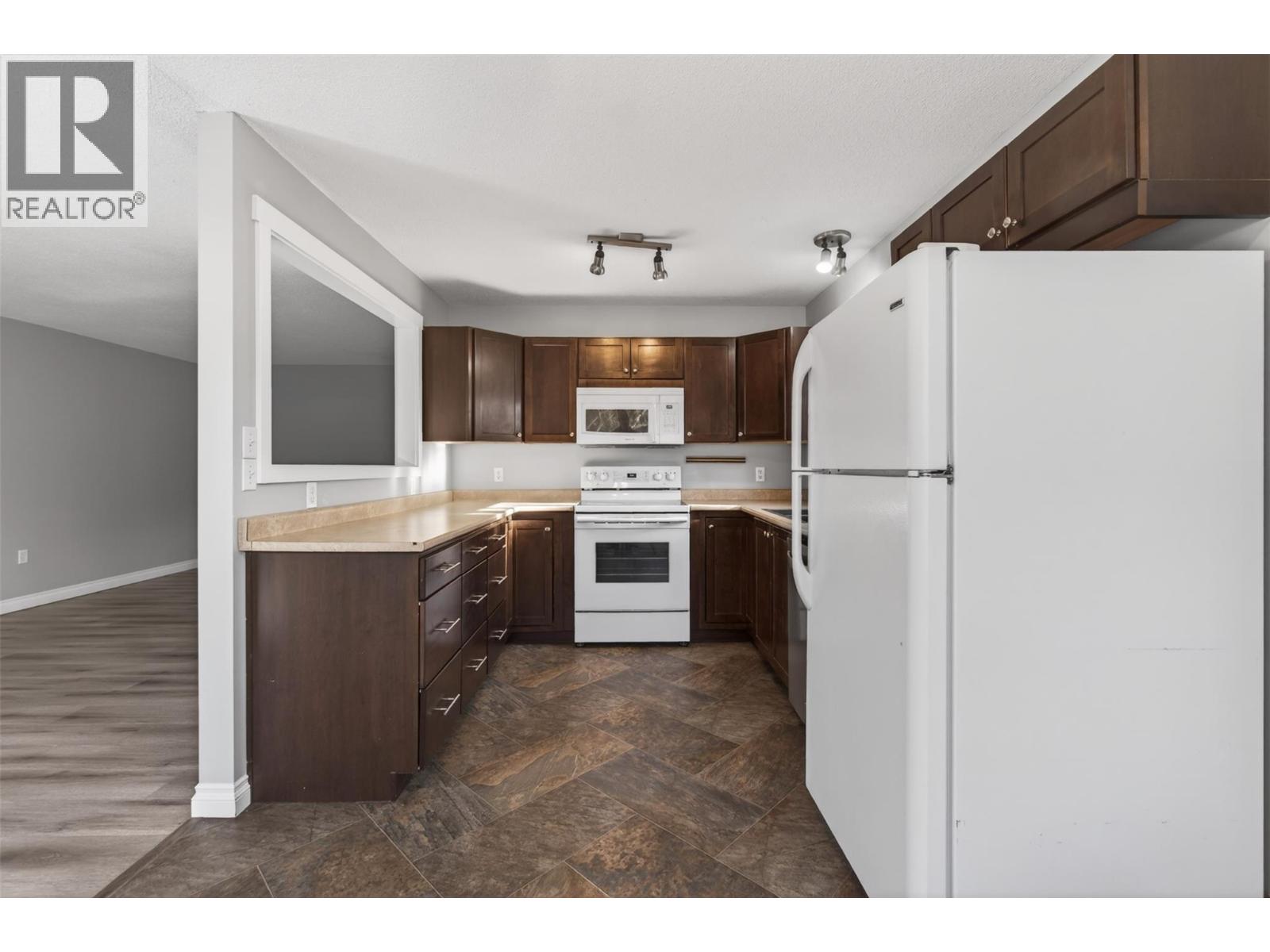 1453 OKANAGAN AVENUE NE - 29