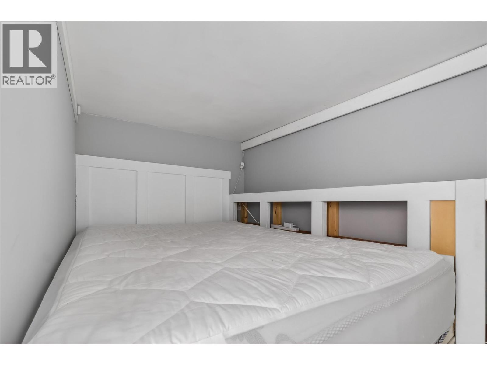 1453 OKANAGAN AVENUE NE - 42