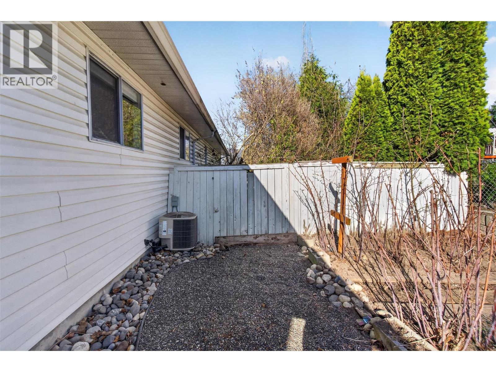 1453 OKANAGAN AVENUE NE - 65