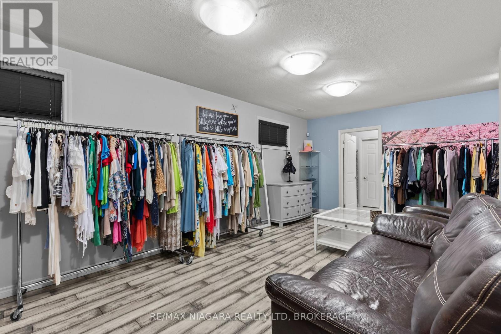 9147 HENDERSHOT BOULEVARD - 29