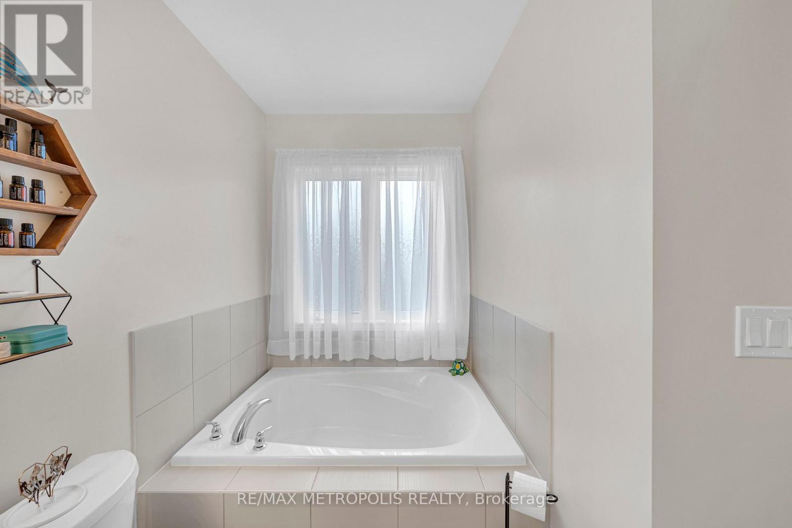 16 TREETOPS BOULEVARD - 29