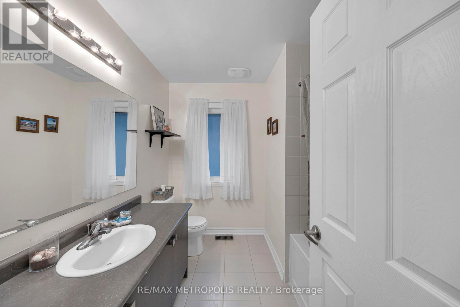16 TREETOPS BOULEVARD - 30