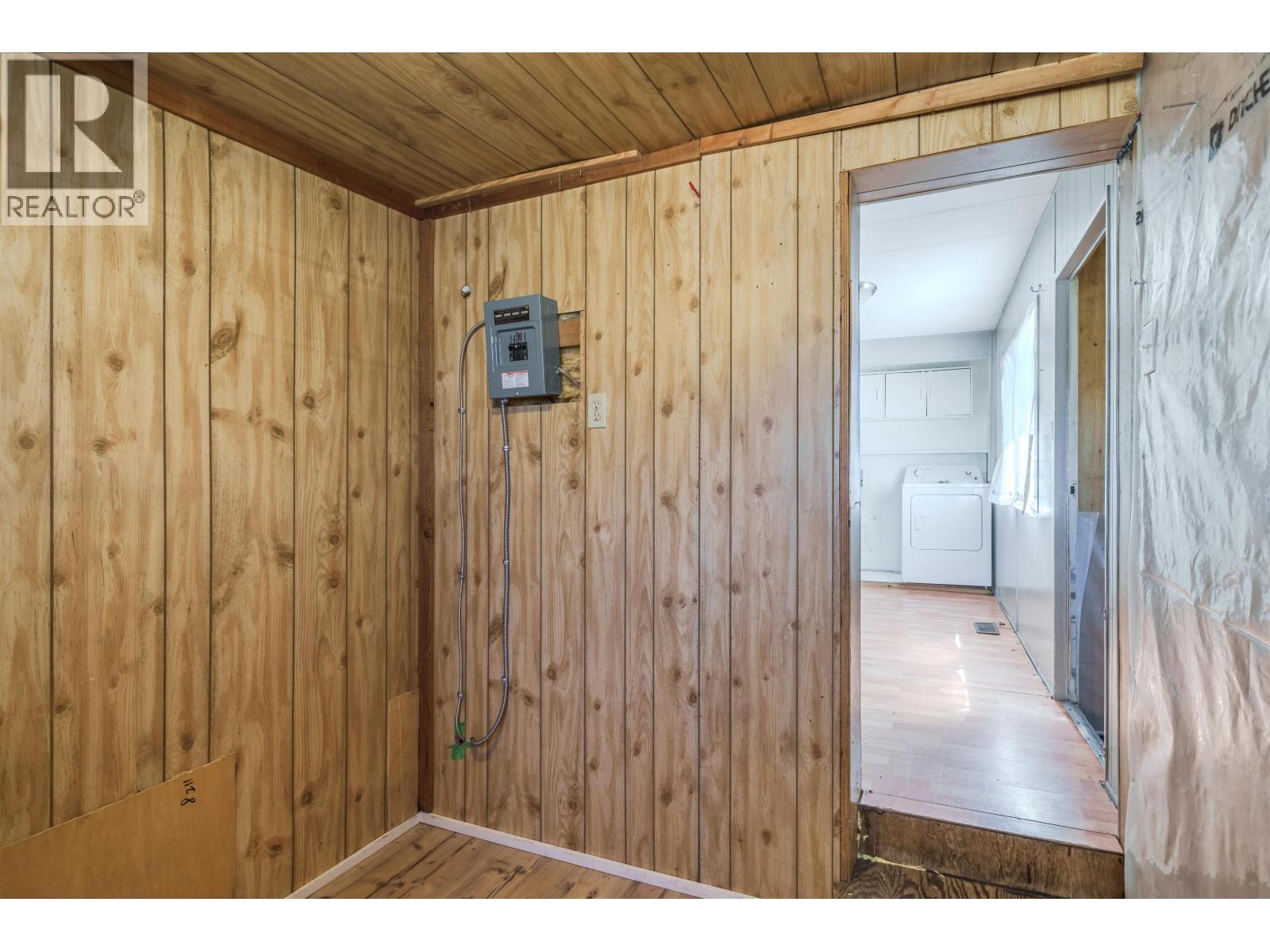 5469 SAUNDERS CRESCENT - 14