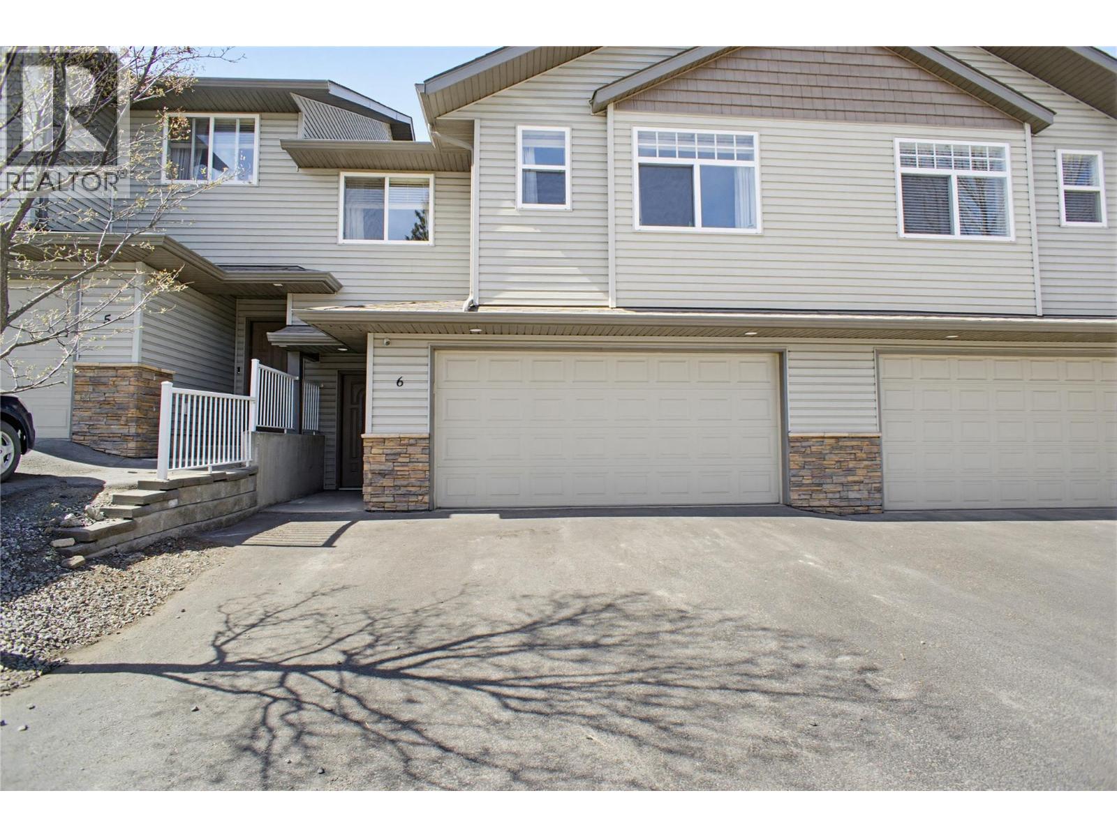 #6 2046 ROBSON Place - 1
