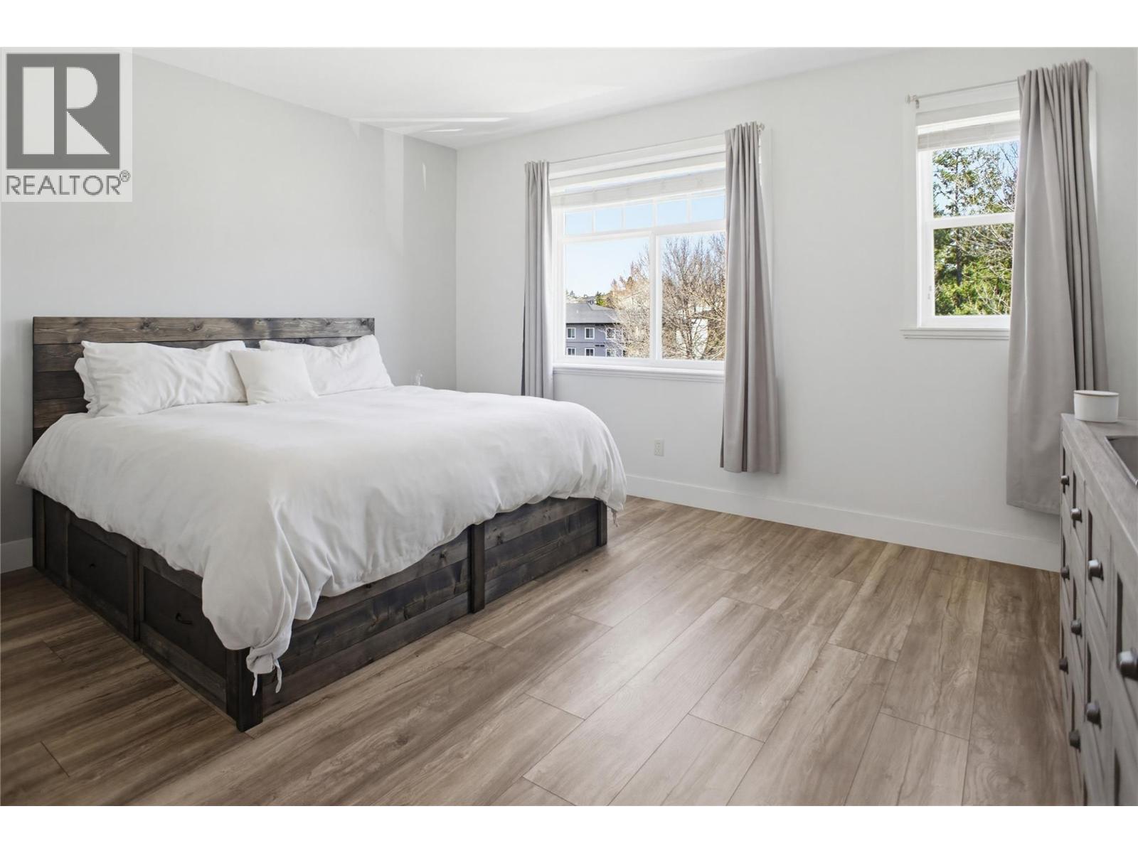 #6 2046 ROBSON Place - 10