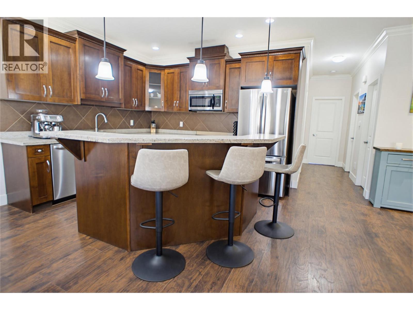 #6 2046 ROBSON Place - 3