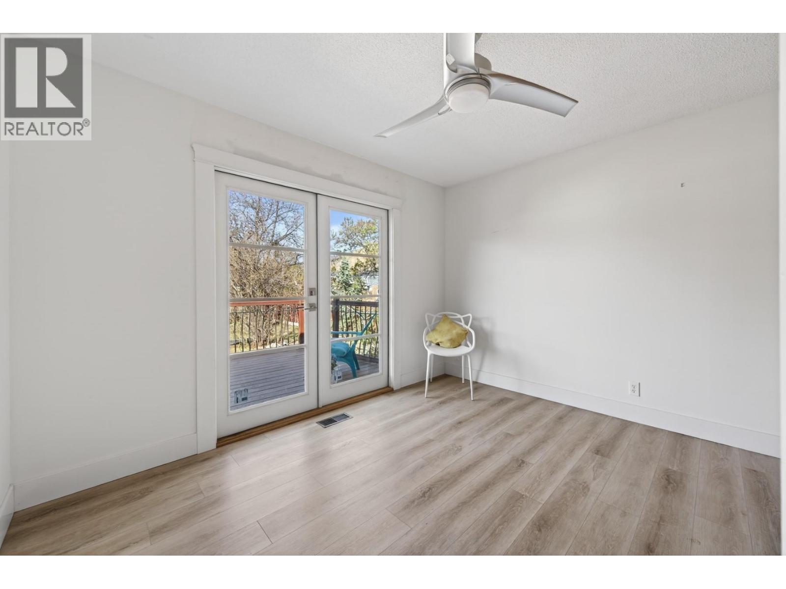 1034 LAROQUE STREET - 12