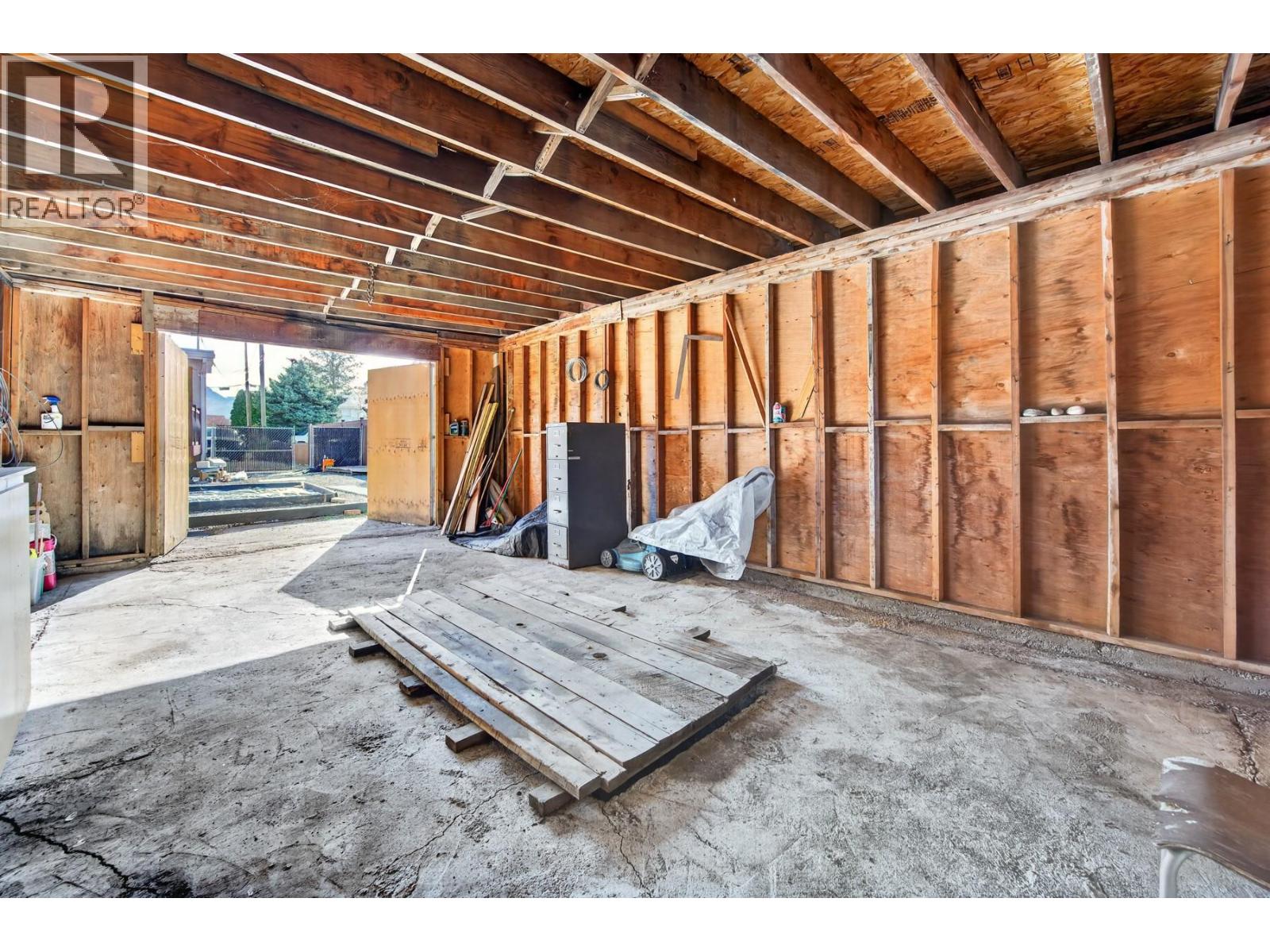 1034 LAROQUE STREET - 24