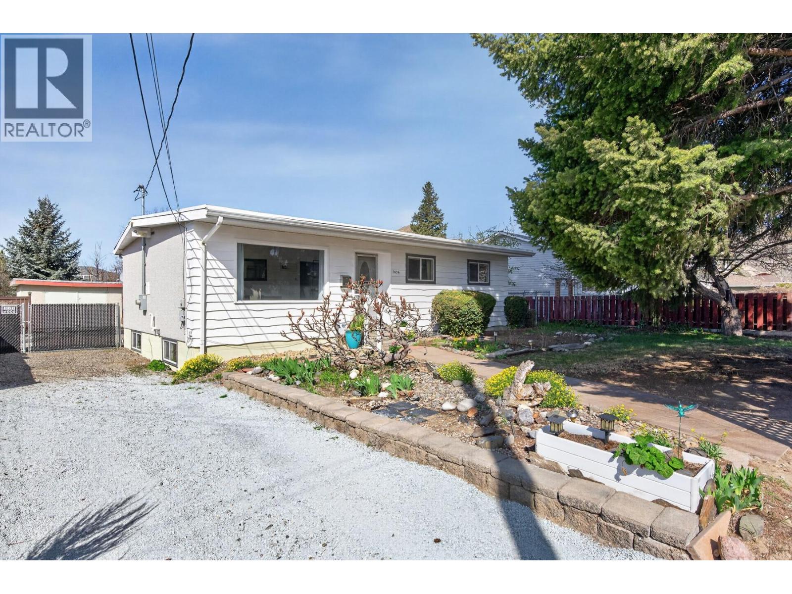 1034 LAROQUE STREET - 32