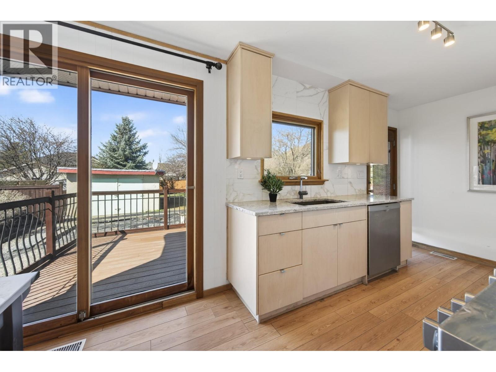 1034 LAROQUE STREET - 7