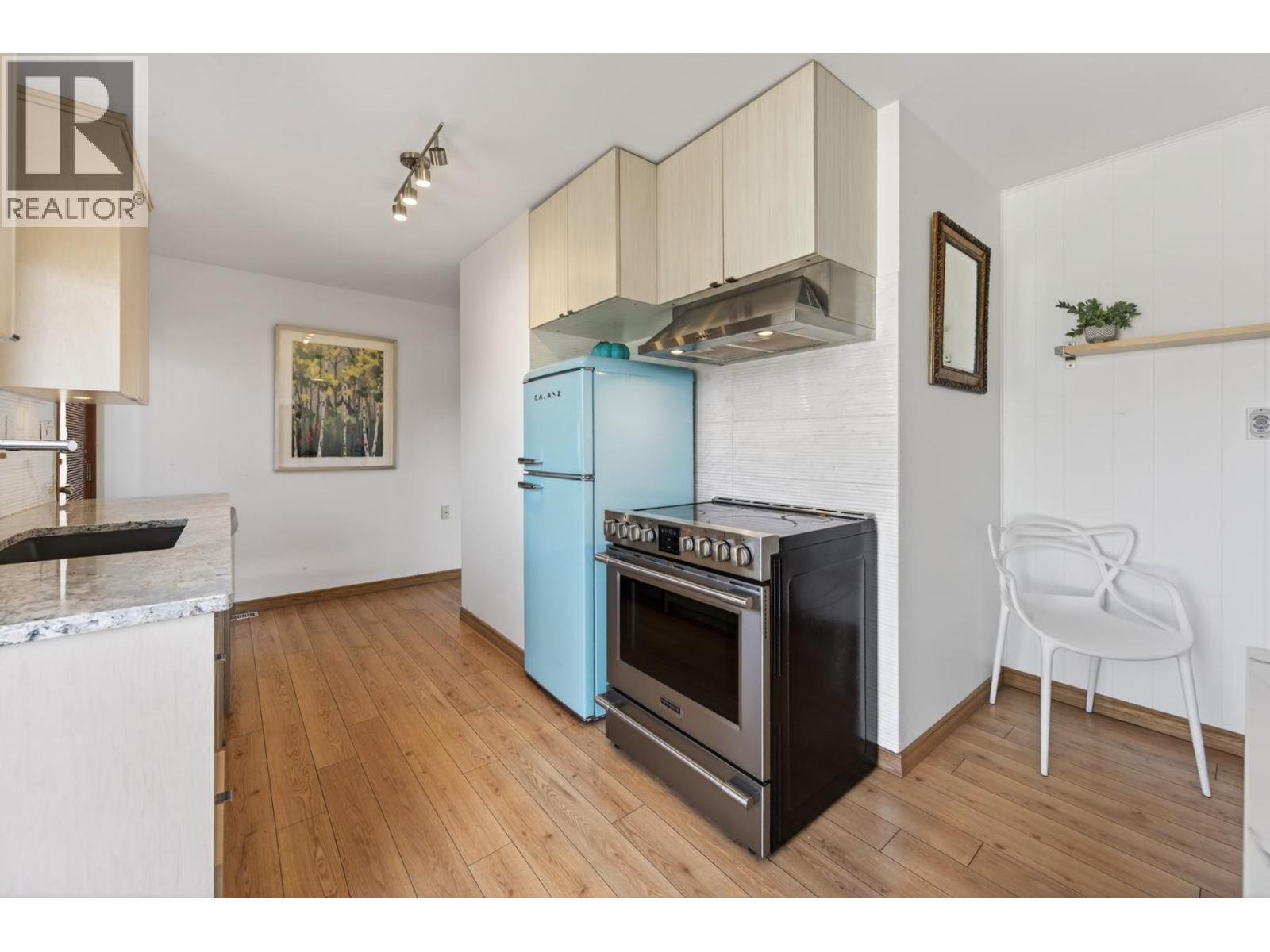 1034 LAROQUE STREET - 8