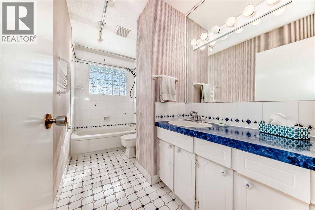 Single Family House Bi-level for Sale in  Huntham Road NE Huntington Hills Calgary 