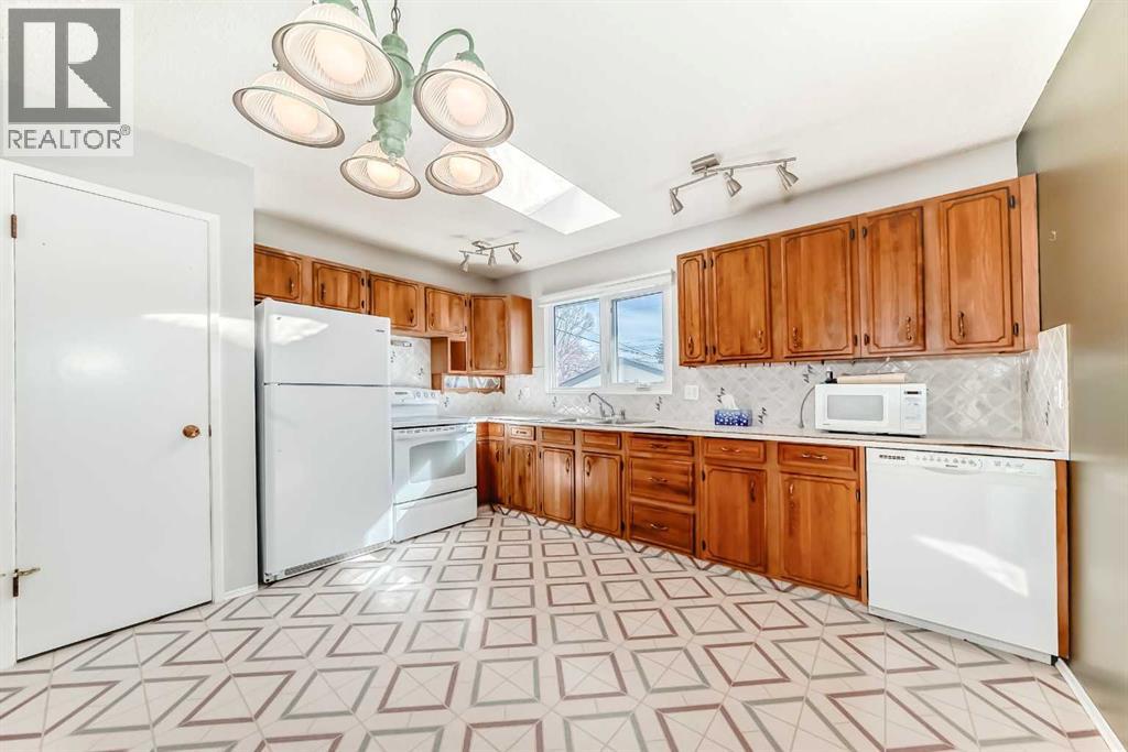 Single Family House Bi-level for Sale in  Huntham Road NE Huntington Hills Calgary 