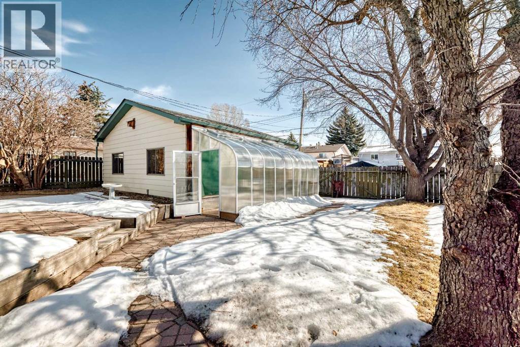 Single Family House Bi-level for Sale in  Huntham Road NE Huntington Hills Calgary 