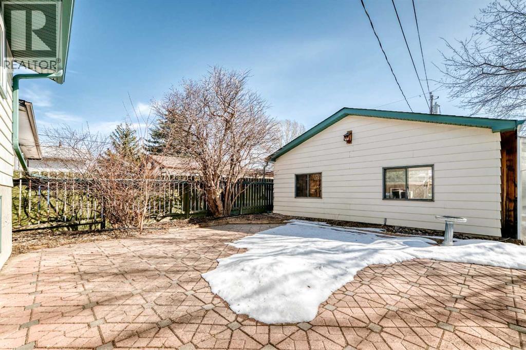 Single Family House Bi-level for Sale in  Huntham Road NE Huntington Hills Calgary 