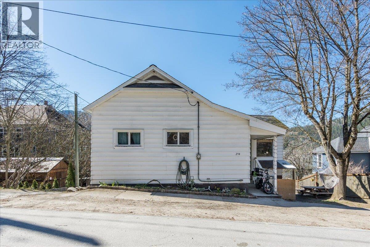 210 PARK STREET - Image 3