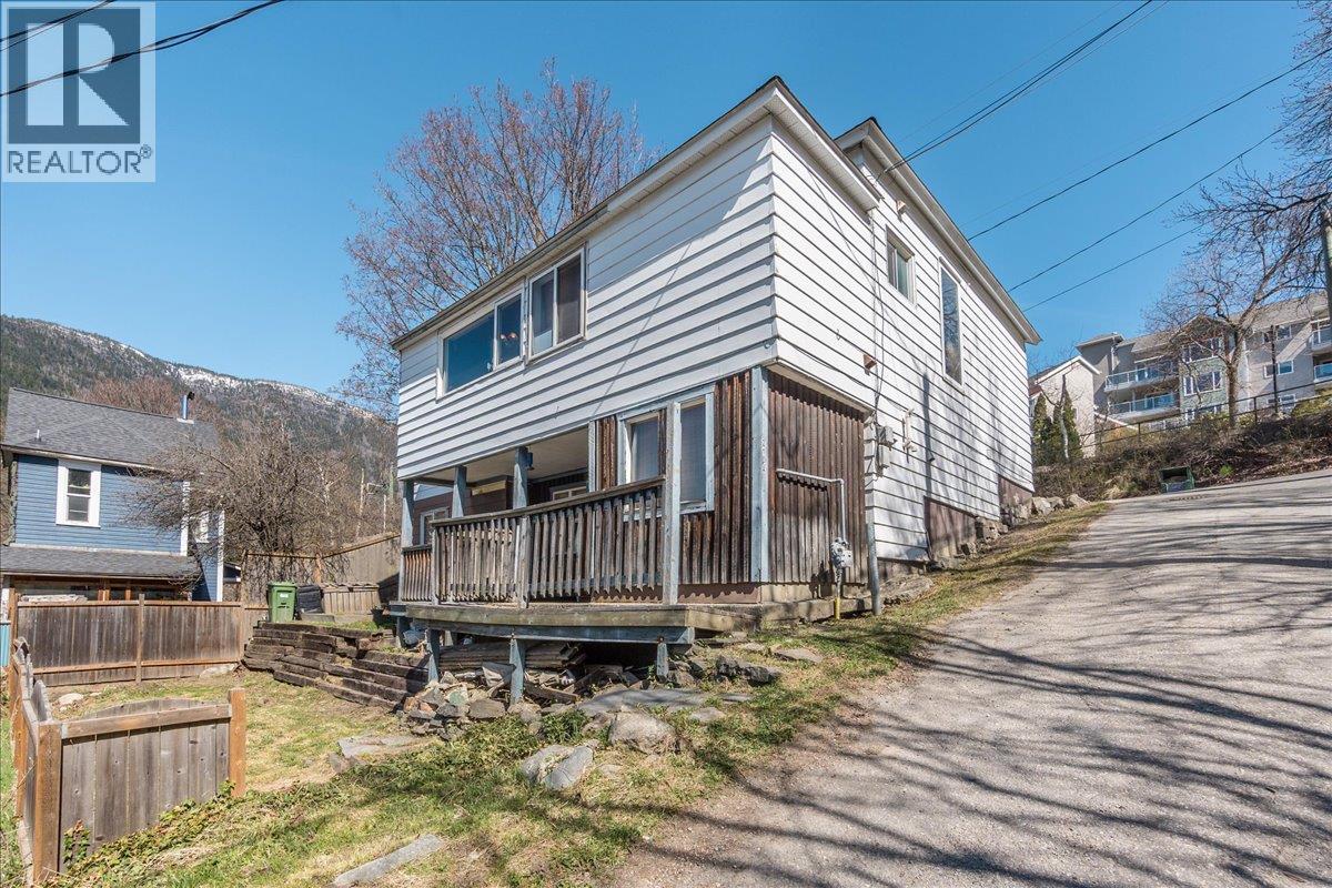 210 PARK STREET - 23