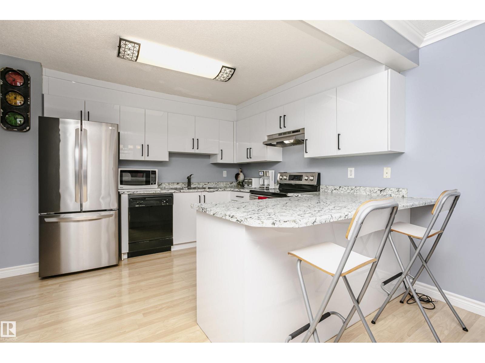 #11 9520 174 ST NW - 13