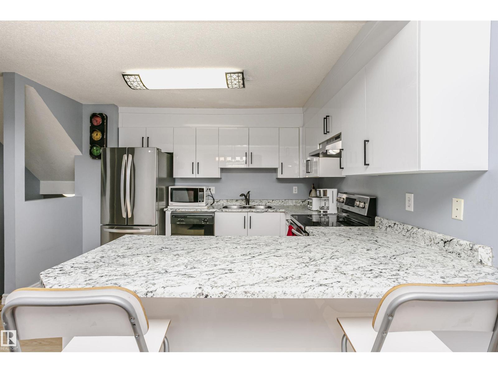 #11 9520 174 ST NW - 14