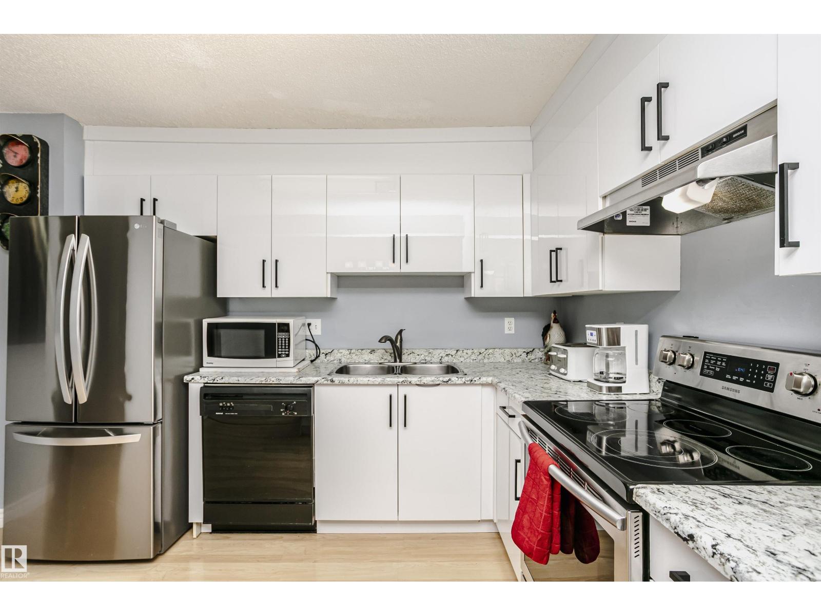 #11 9520 174 ST NW - 17