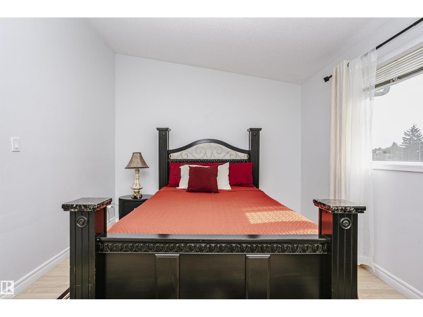 #11 9520 174 ST NW - 27