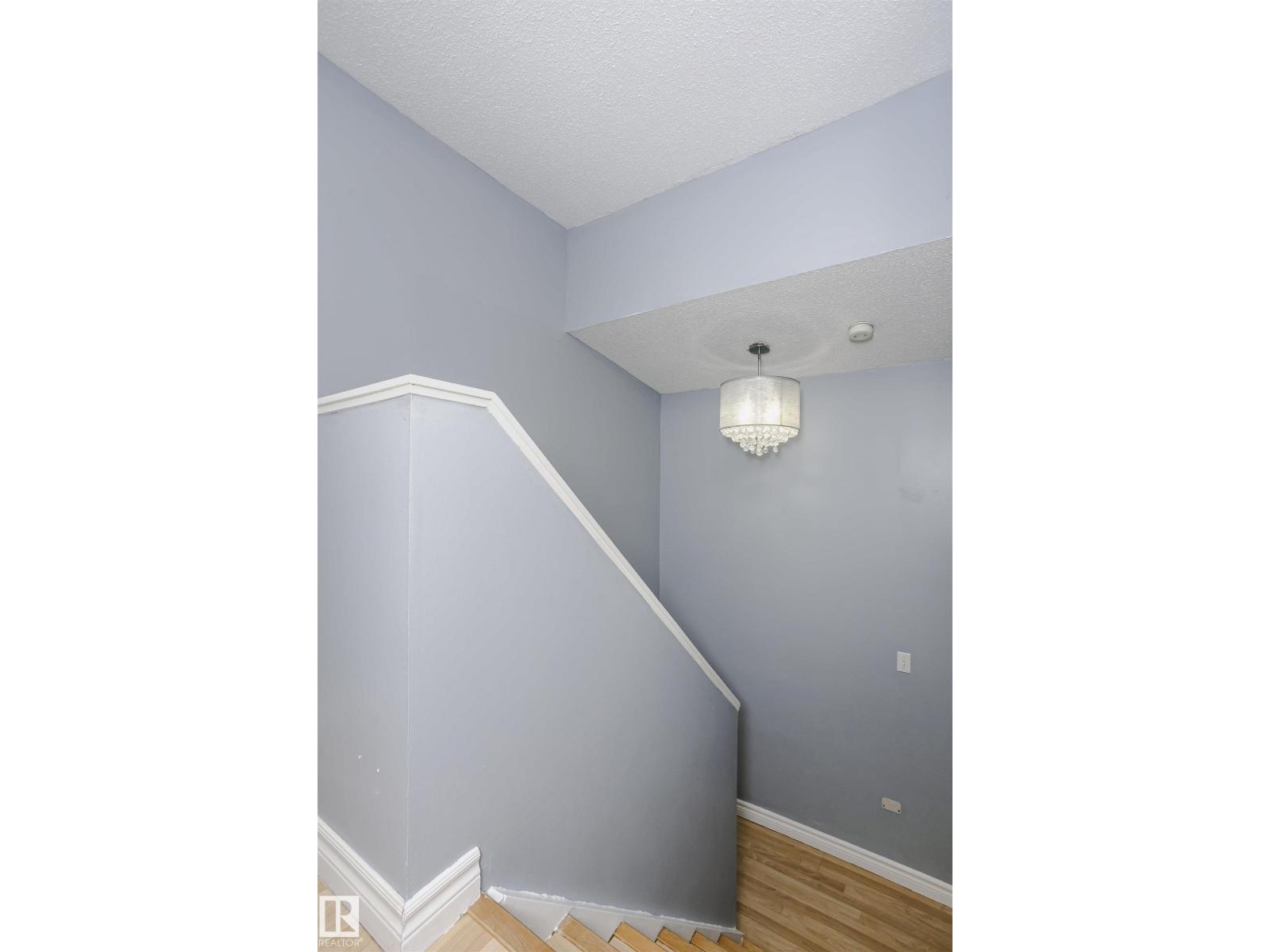 #11 9520 174 ST NW - 33