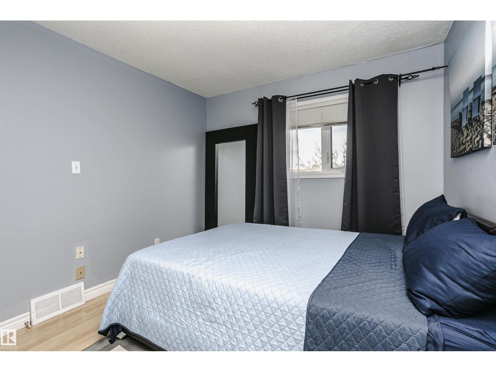 #11 9520 174 ST NW - 37