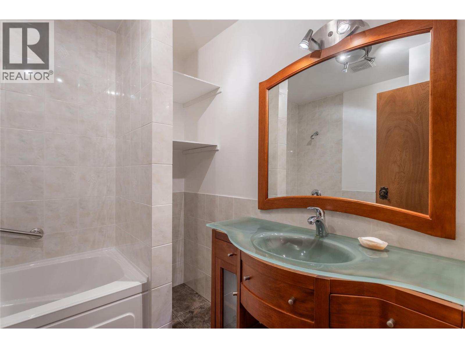  3915 Trepanier Heights Avenue, Peachland