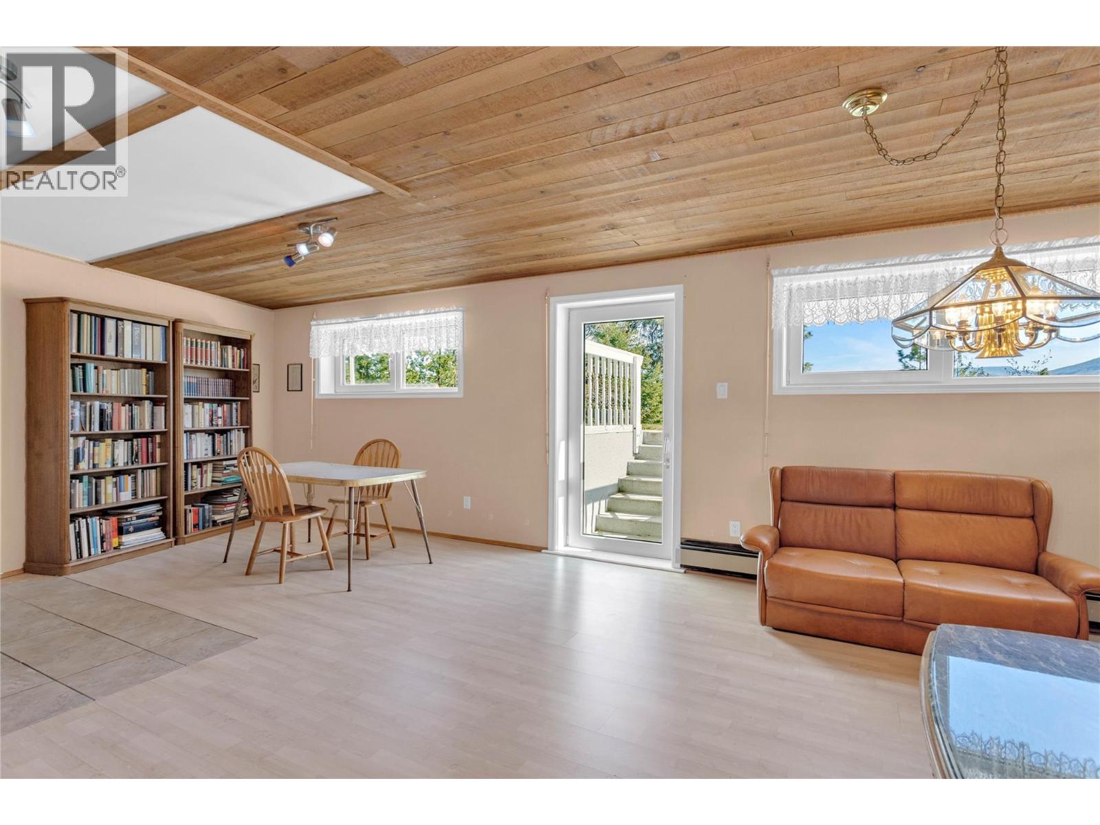  3915 Trepanier Heights Avenue, Peachland