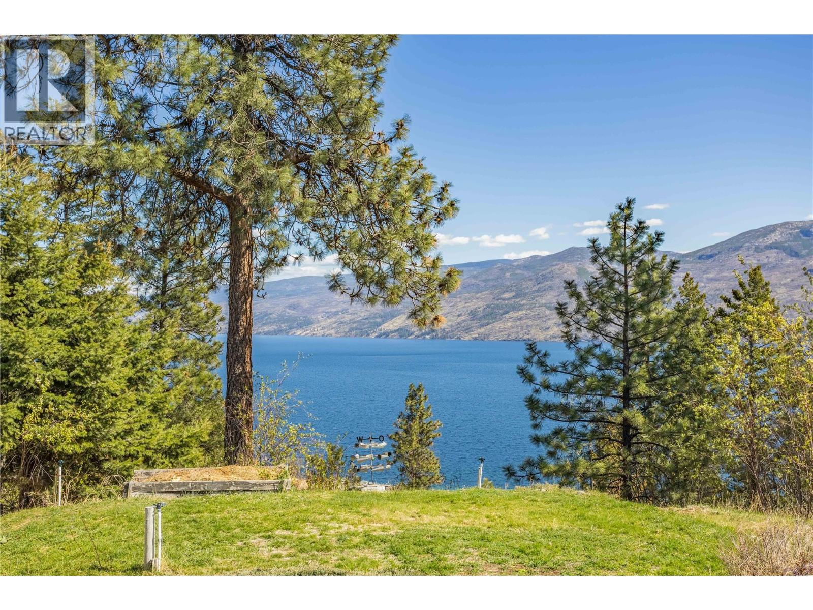  3915 Trepanier Heights Avenue, Peachland