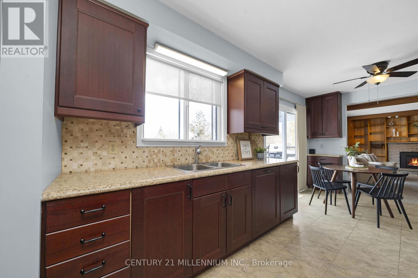44 ERINDALE DRIVE - 15