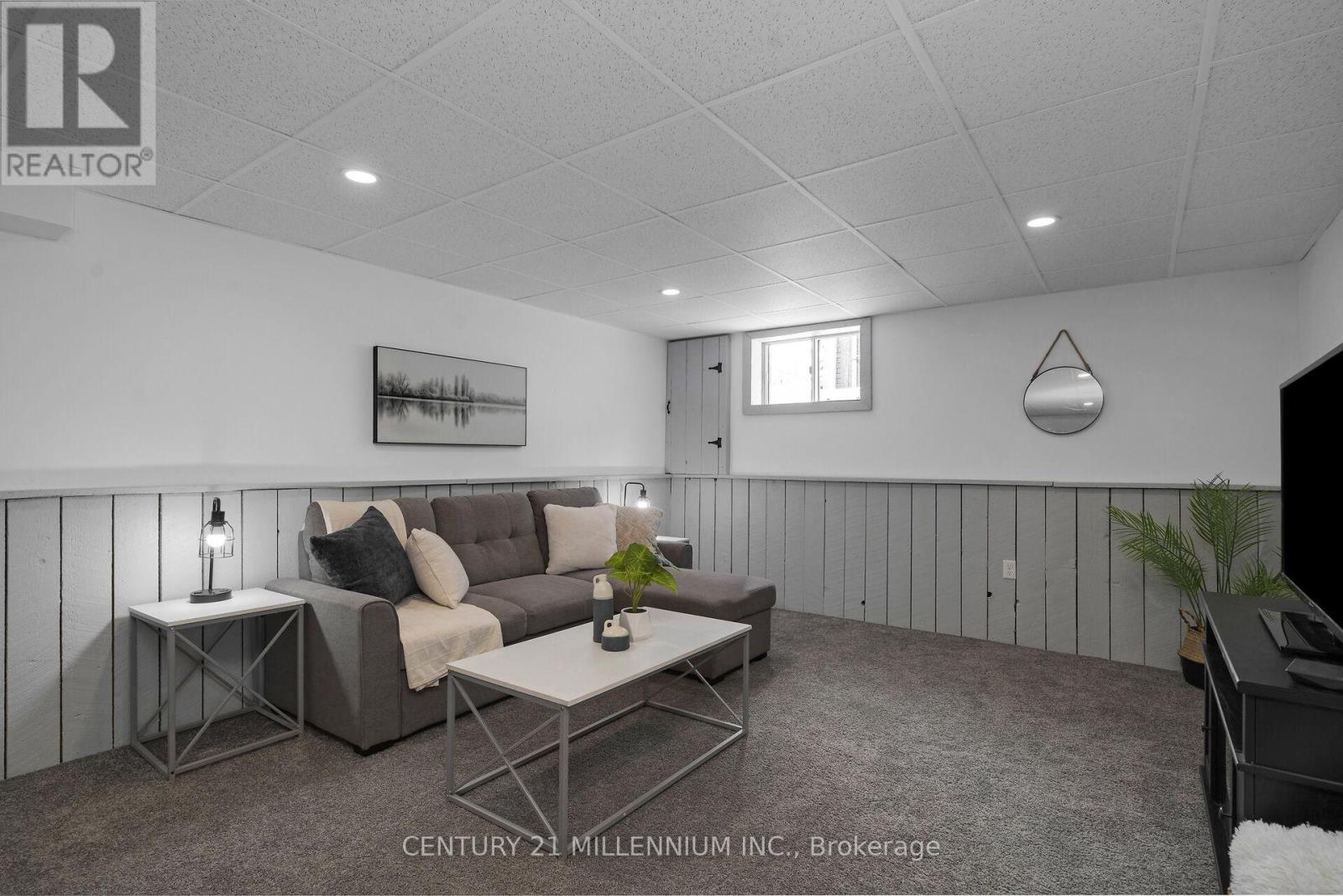 44 ERINDALE DRIVE - 30