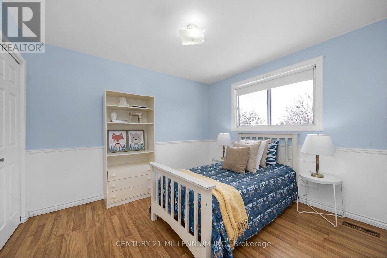 44 ERINDALE DRIVE - 25