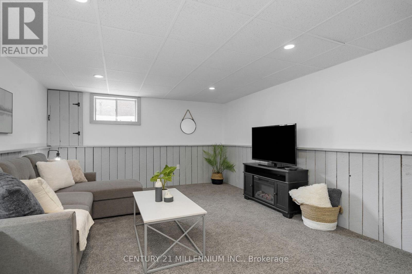 44 ERINDALE DRIVE - 29