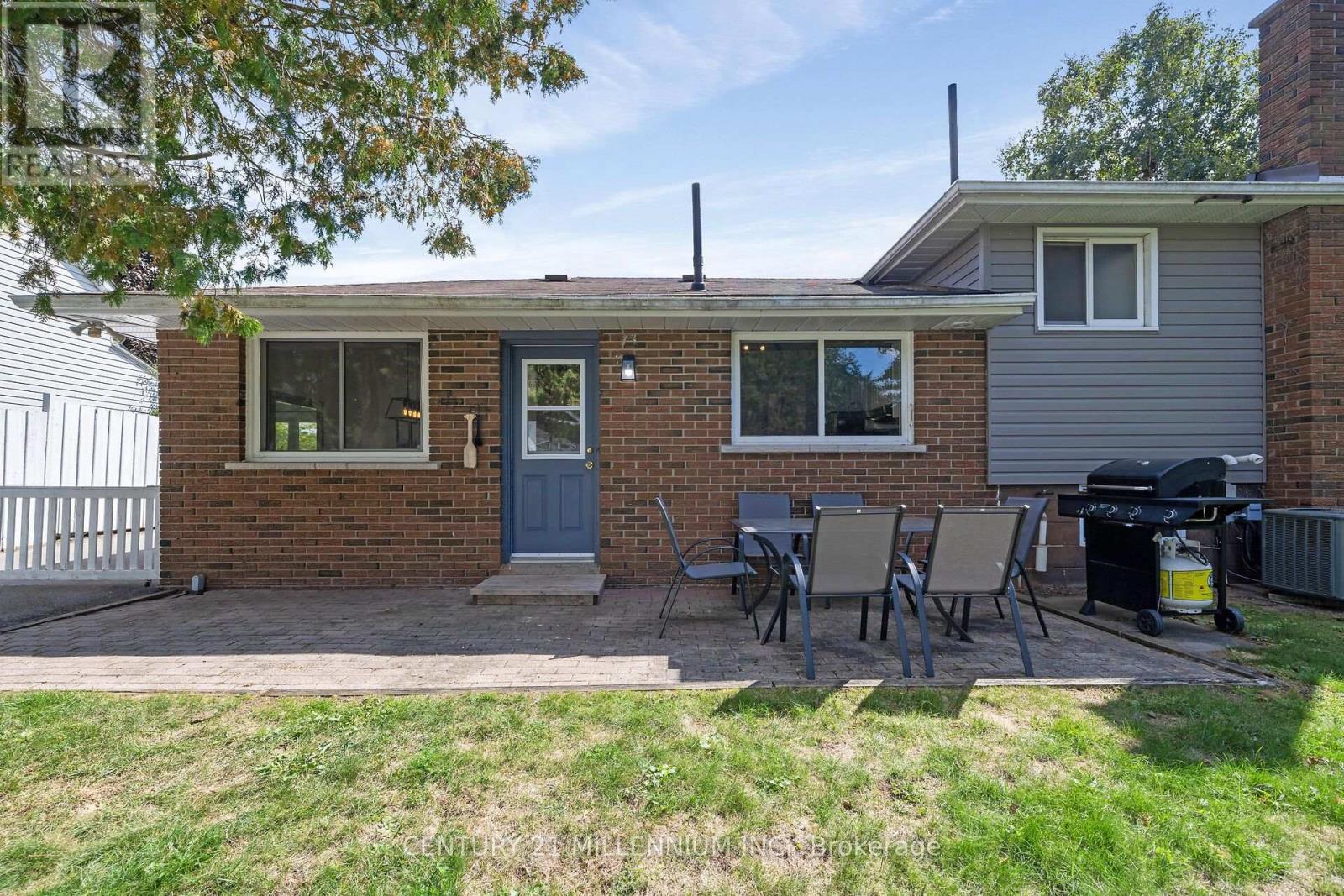 27 DUNDAS STREET W - 37
