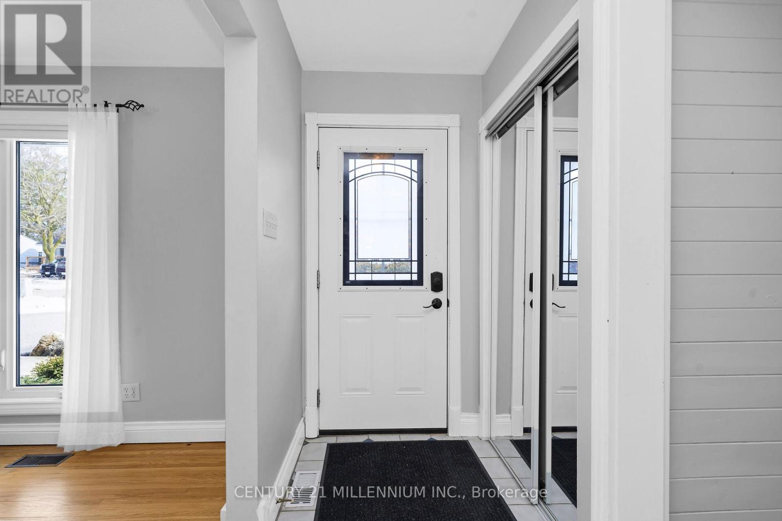 27 DUNDAS STREET W - 6