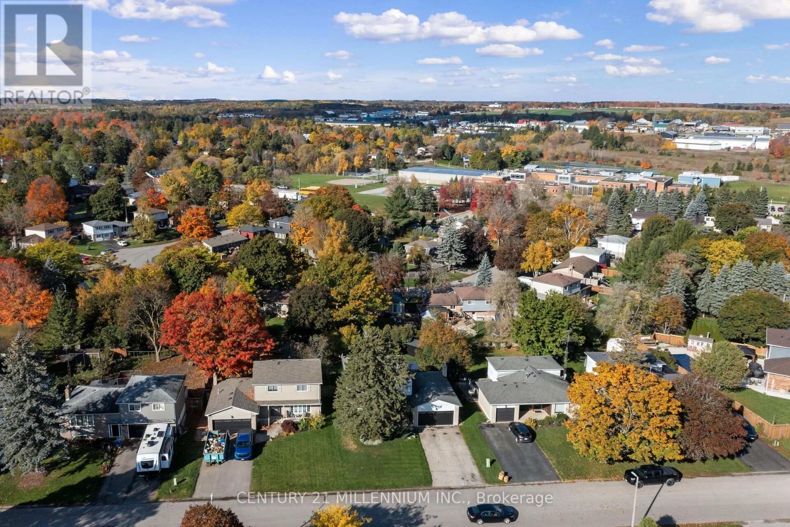 44 ERINDALE DRIVE - 40