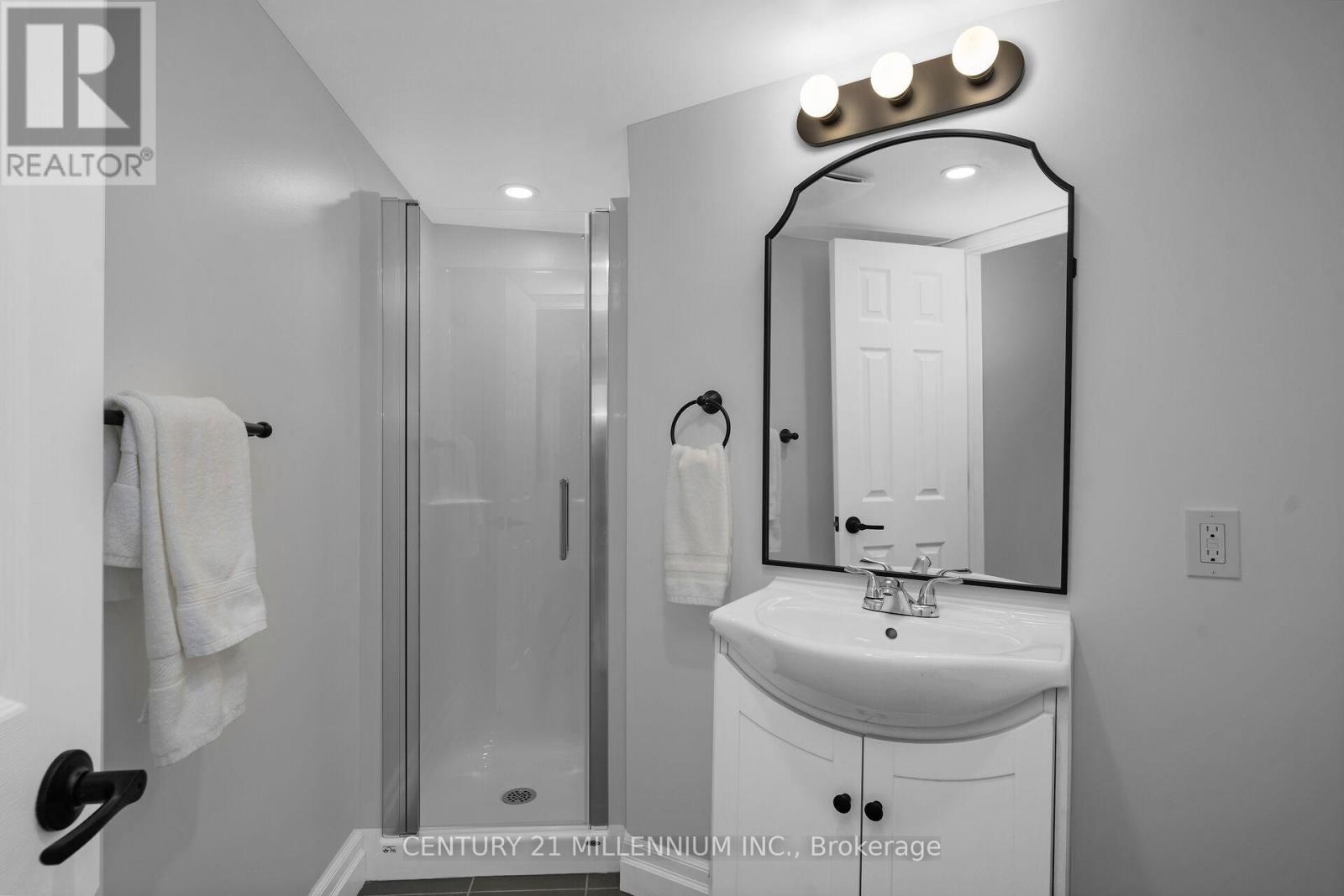 27 DUNDAS STREET W - 28