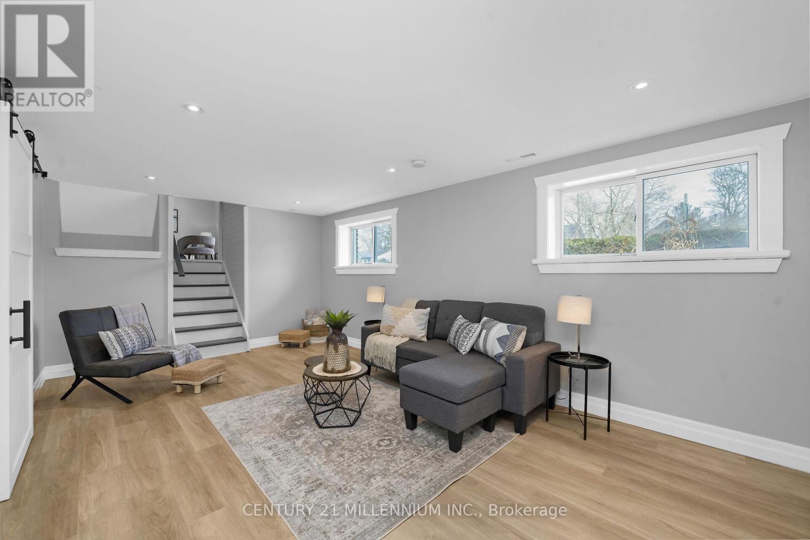 27 DUNDAS STREET W - 25
