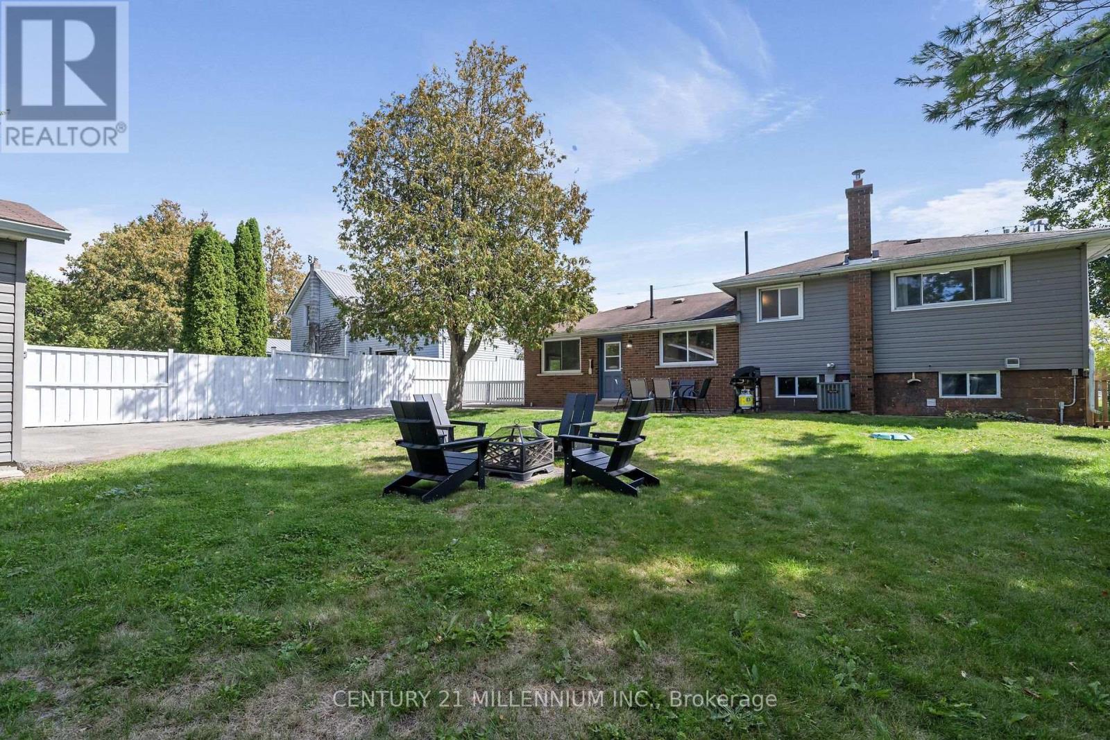 27 DUNDAS STREET W - 32