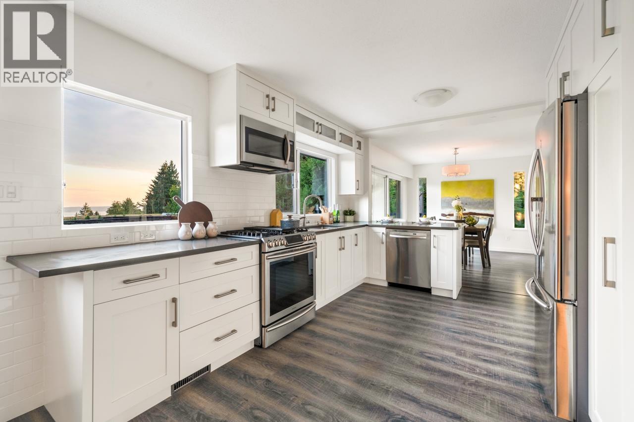 1550 PALMERSTON AVENUE, West Vancouver